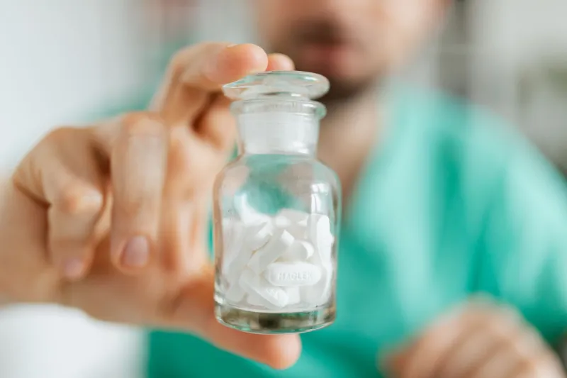 The Hidden Conflict in Your Medicine Cabinet: How Everyday Painkillers May Be Undermining Your ED Treatment